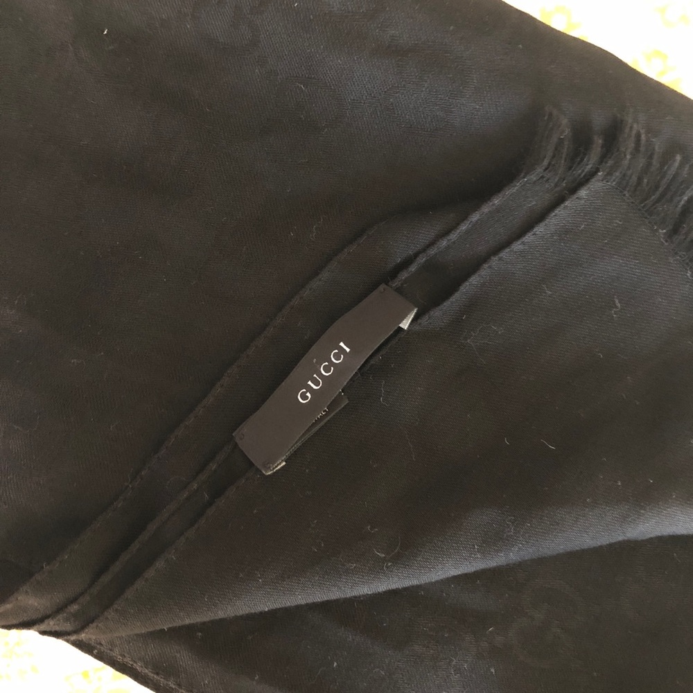 Gucci wool lightweight scarf! Like new!
